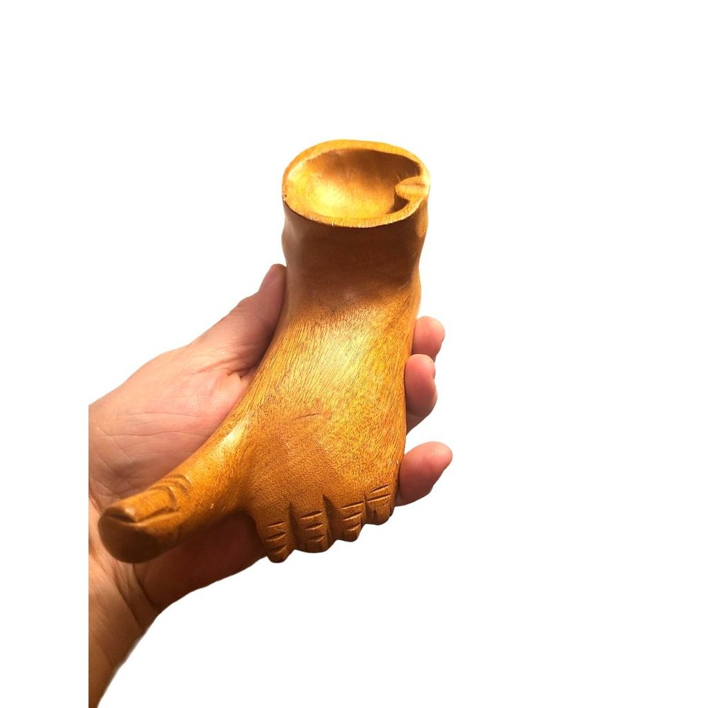 CARVED WOODEN HUMAN FOOT CIGAR ASHTRAY CONVERSATION PIECE